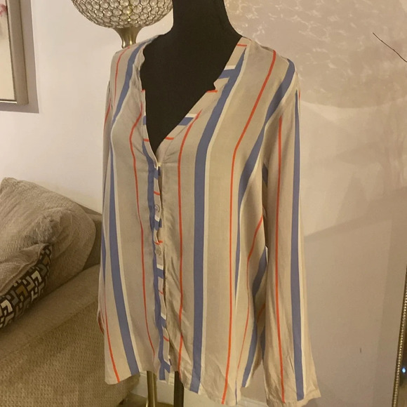 Hanro blouse size large - Picture 2 of 4